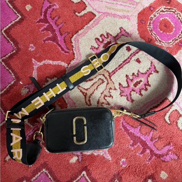 Marc Jacobs Black and Gold Crossbody Bag - Picture 2 of 4